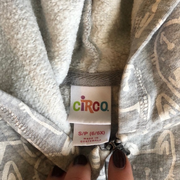 2 Girls Hoodies, one zip up & one pullover - Picture 7 of 8